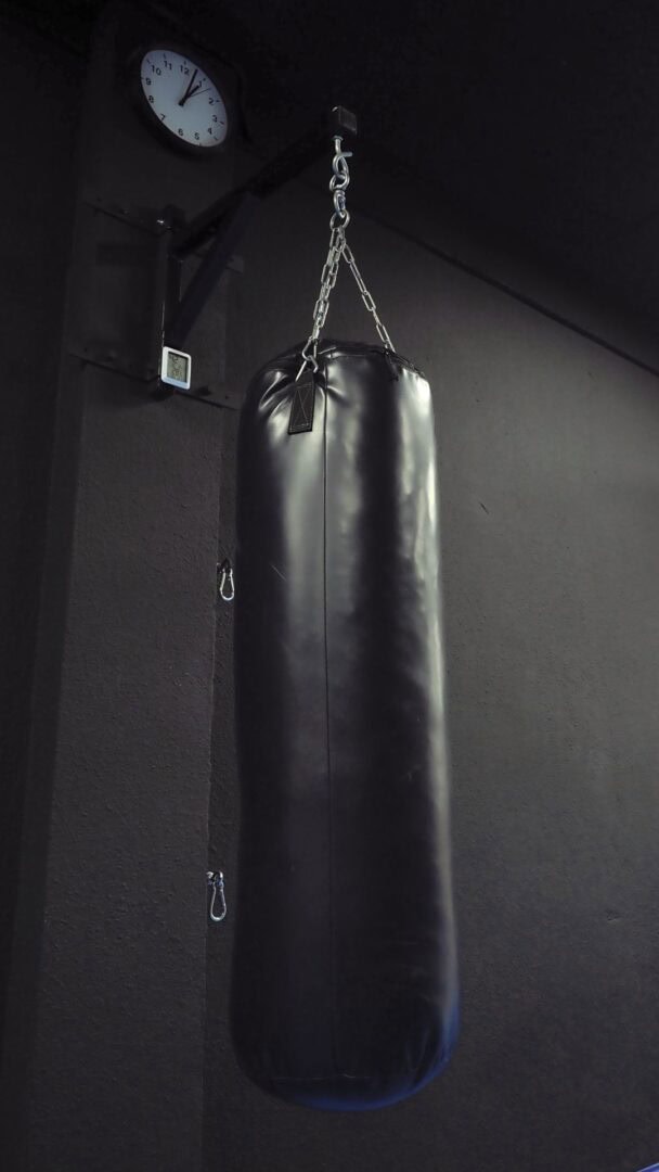 Saco de golpeo en Karate Adasal