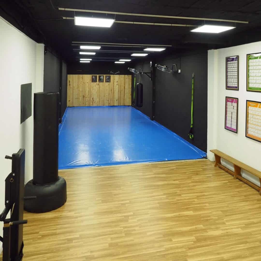 Vista del espacio de entrenamiento en karate adasal